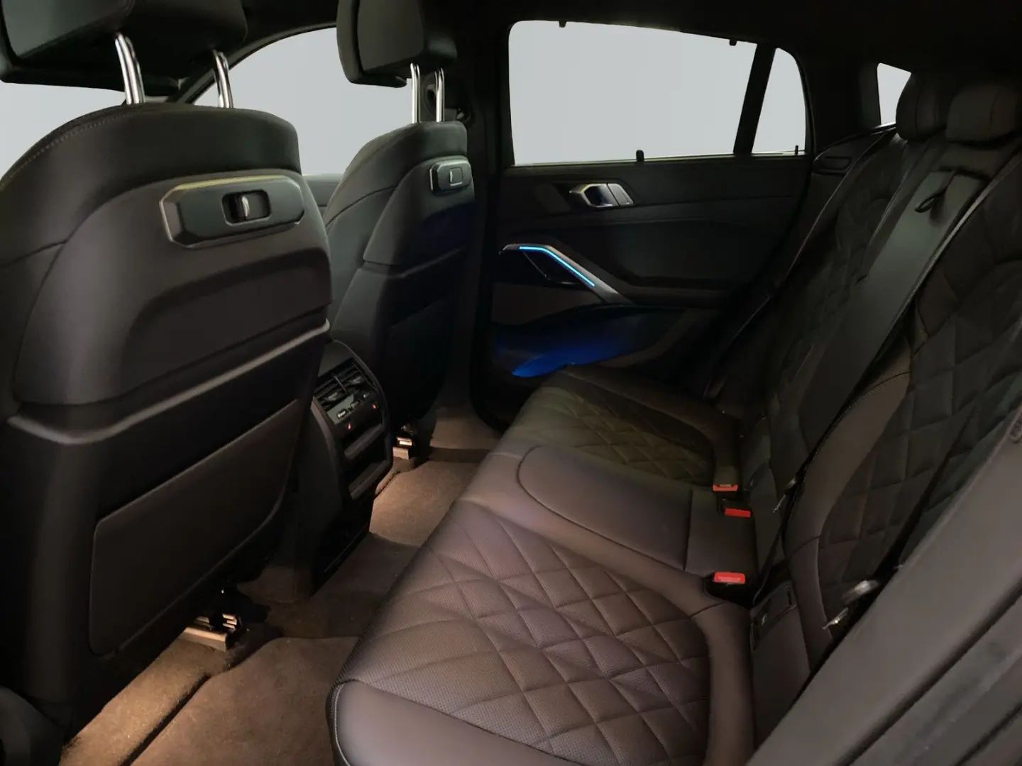 X6 xDr30d MSp/Massage/SoftClose/IconicG/360/ParkingHeater