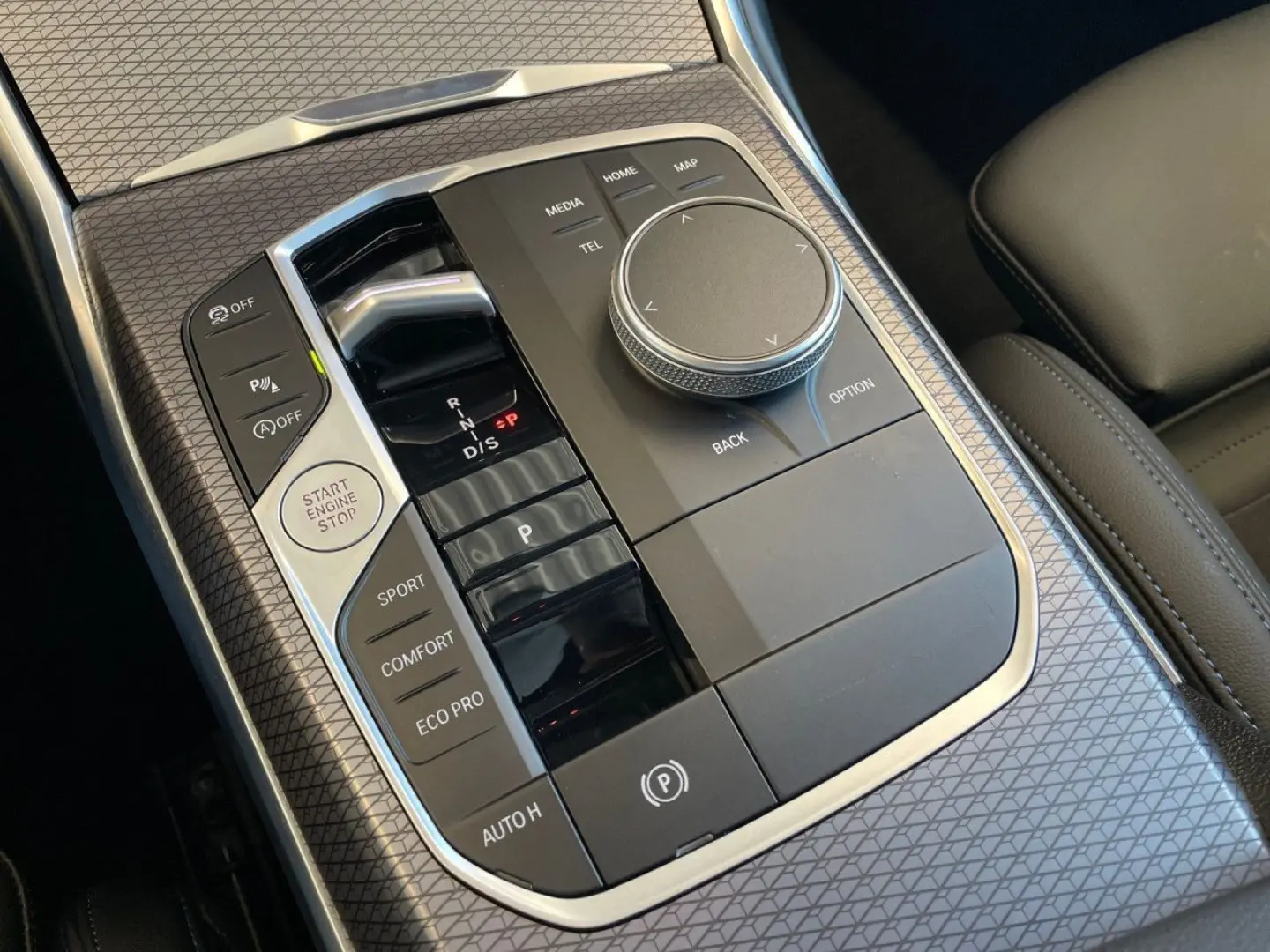320i M Sport St+Go Kamera HUD LCProf PA AdaptLED