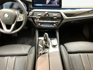 530e Aut. Laser+HUD+Business+Keyless+HiFi+Leder