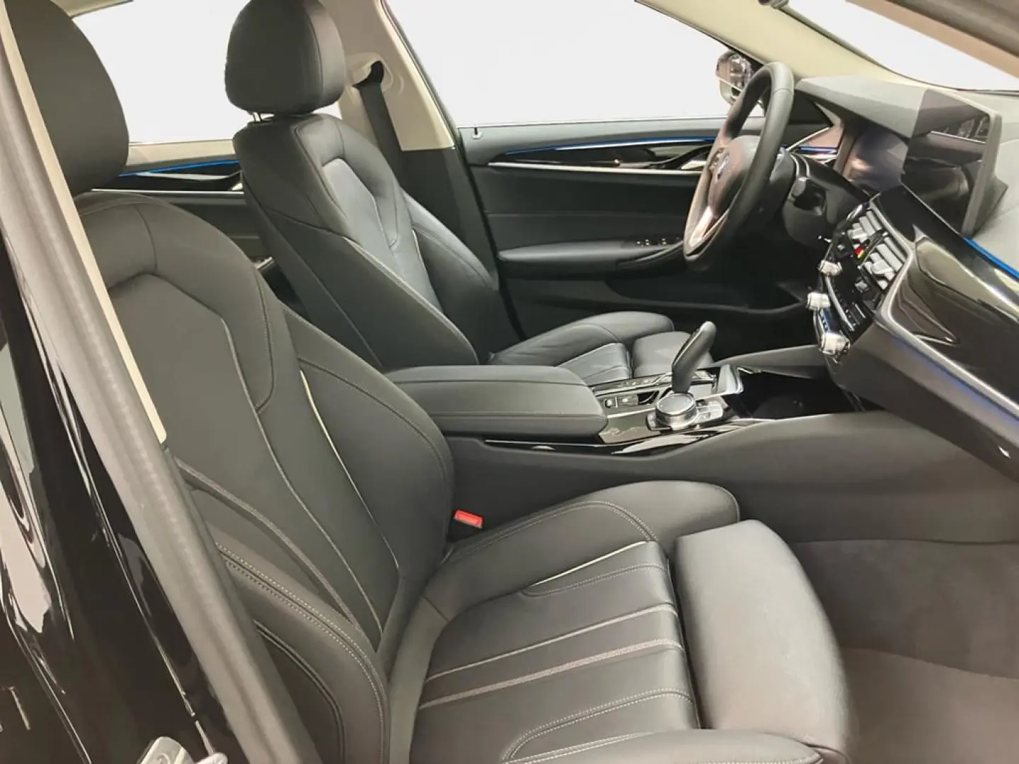 530e Aut. Laser+HUD+Business+Keyless+HiFi+Leder
