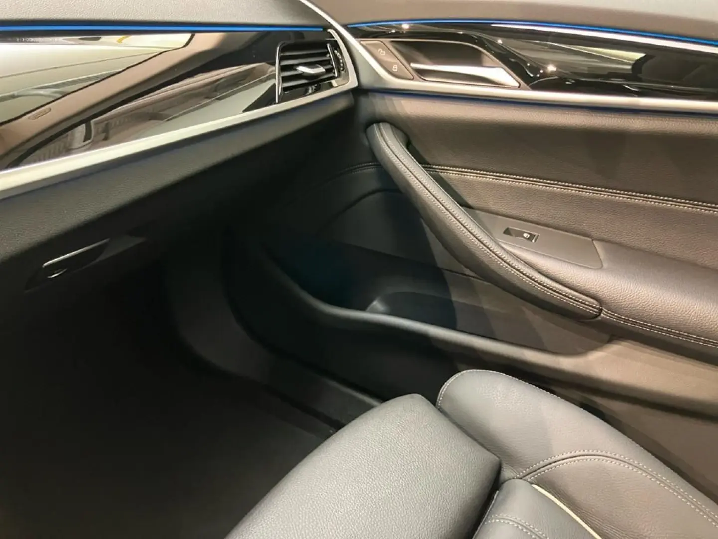 530e Aut. Laser+HUD+Business+Keyless+HiFi+Leder