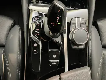 530e Aut. Laser+HUD+Business+Keyless+HiFi+Leder