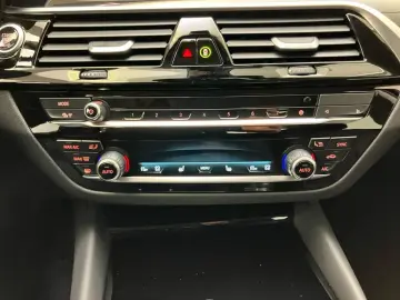 530e Aut. Laser+HUD+Business+Keyless+HiFi+Leder