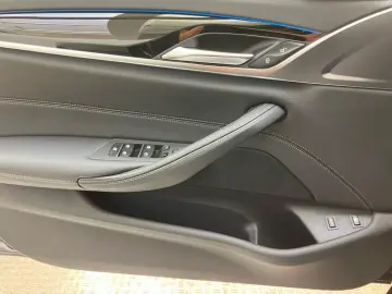 530e Aut. Laser+HUD+Business+Keyless+HiFi+Leder
