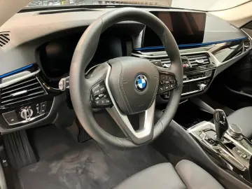 530e Aut. Laser+HUD+Business+Keyless+HiFi+Leder