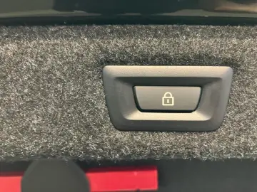 530e Aut. Laser+HUD+Business+Keyless+HiFi+Leder