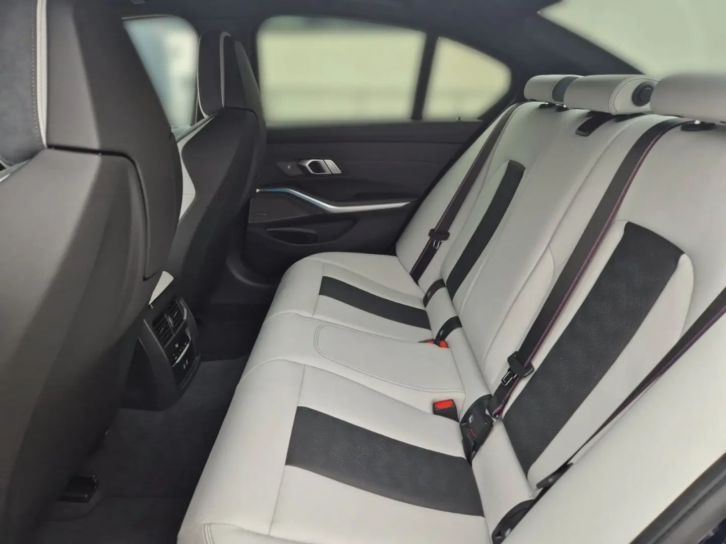 M3 Competition Limousine