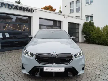 M5 Limousine ComPak DrivAssProf ParkAssProf 21