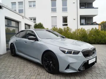 M5 Limousine ComPak DrivAssProf ParkAssProf 21
