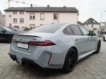 M5 Limousine ComPak DrivAssProf ParkAssProf 21