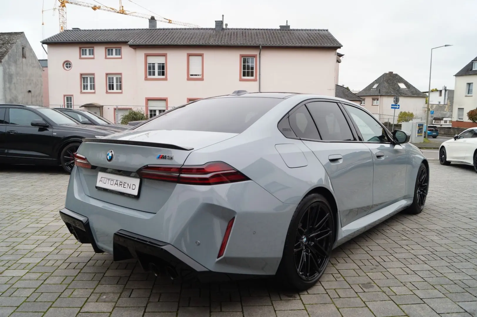M5 Limousine ComPak DrivAssProf ParkAssProf 21