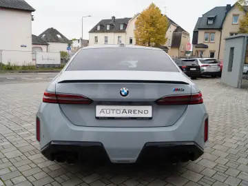 M5 Limousine ComPak DrivAssProf ParkAssProf 21