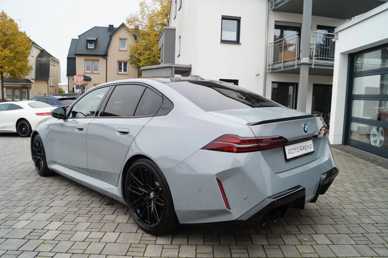 M5 Limousine ComPak DrivAssProf ParkAssProf 21