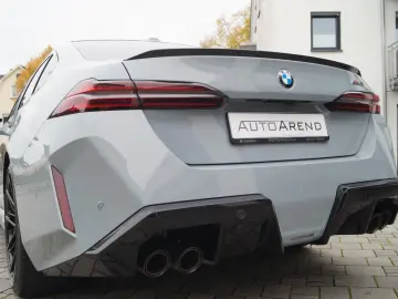 M5 Limousine ComPak DrivAssProf ParkAssProf 21