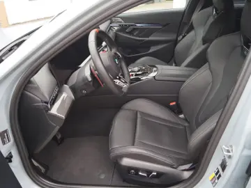 M5 Limousine ComPak DrivAssProf ParkAssProf 21