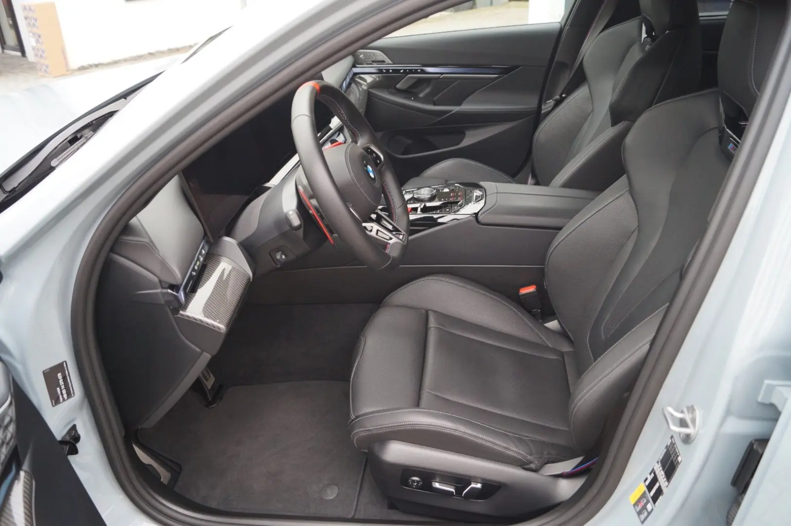 M5 Limousine ComPak DrivAssProf ParkAssProf 21