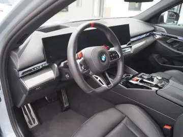 M5 Limousine ComPak DrivAssProf ParkAssProf 21
