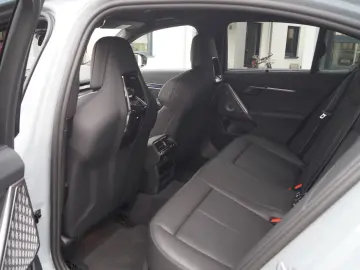 M5 Limousine ComPak DrivAssProf ParkAssProf 21