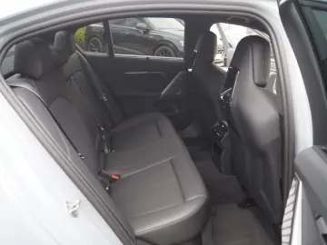 M5 Limousine ComPak DrivAssProf ParkAssProf 21