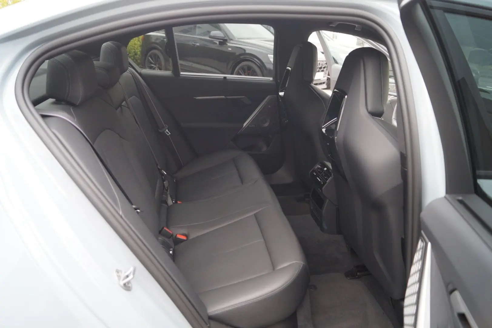 M5 Limousine ComPak DrivAssProf ParkAssProf 21