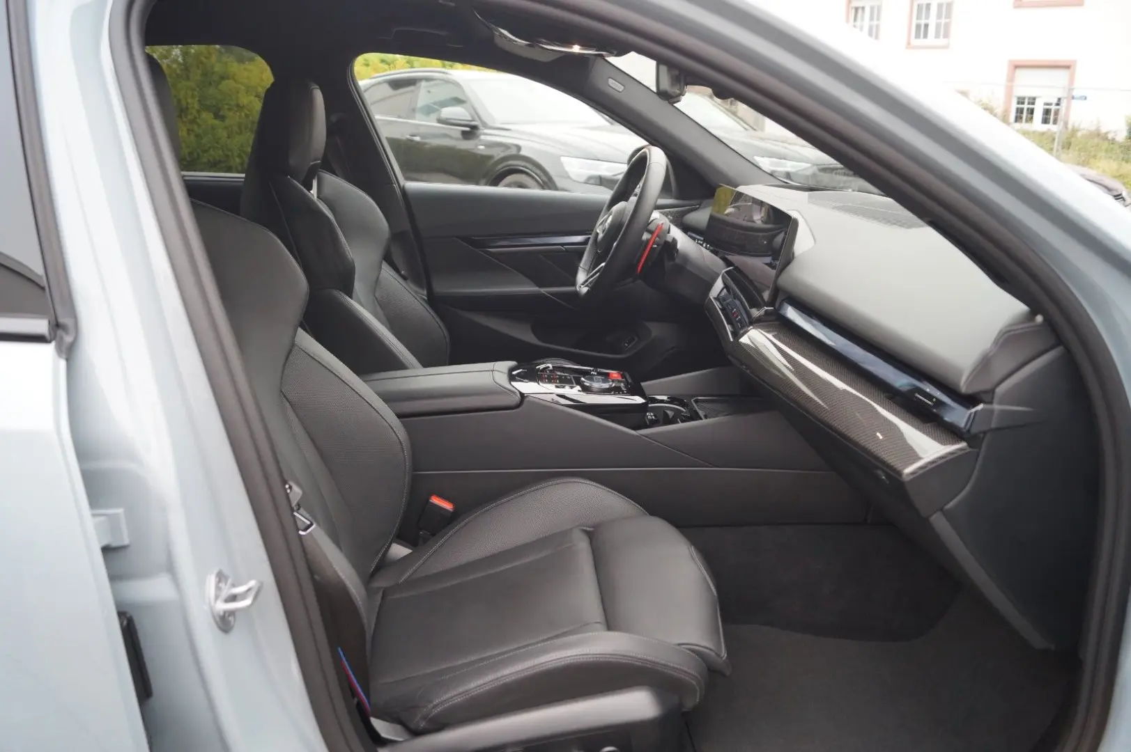 M5 Limousine ComPak DrivAssProf ParkAssProf 21