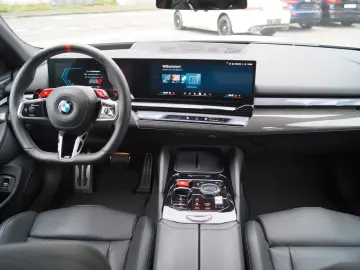 M5 Limousine ComPak DrivAssProf ParkAssProf 21