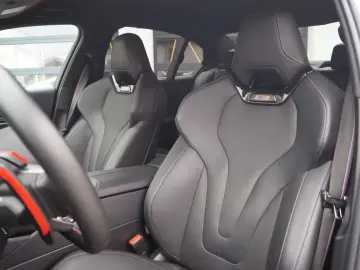 M5 Limousine ComPak DrivAssProf ParkAssProf 21