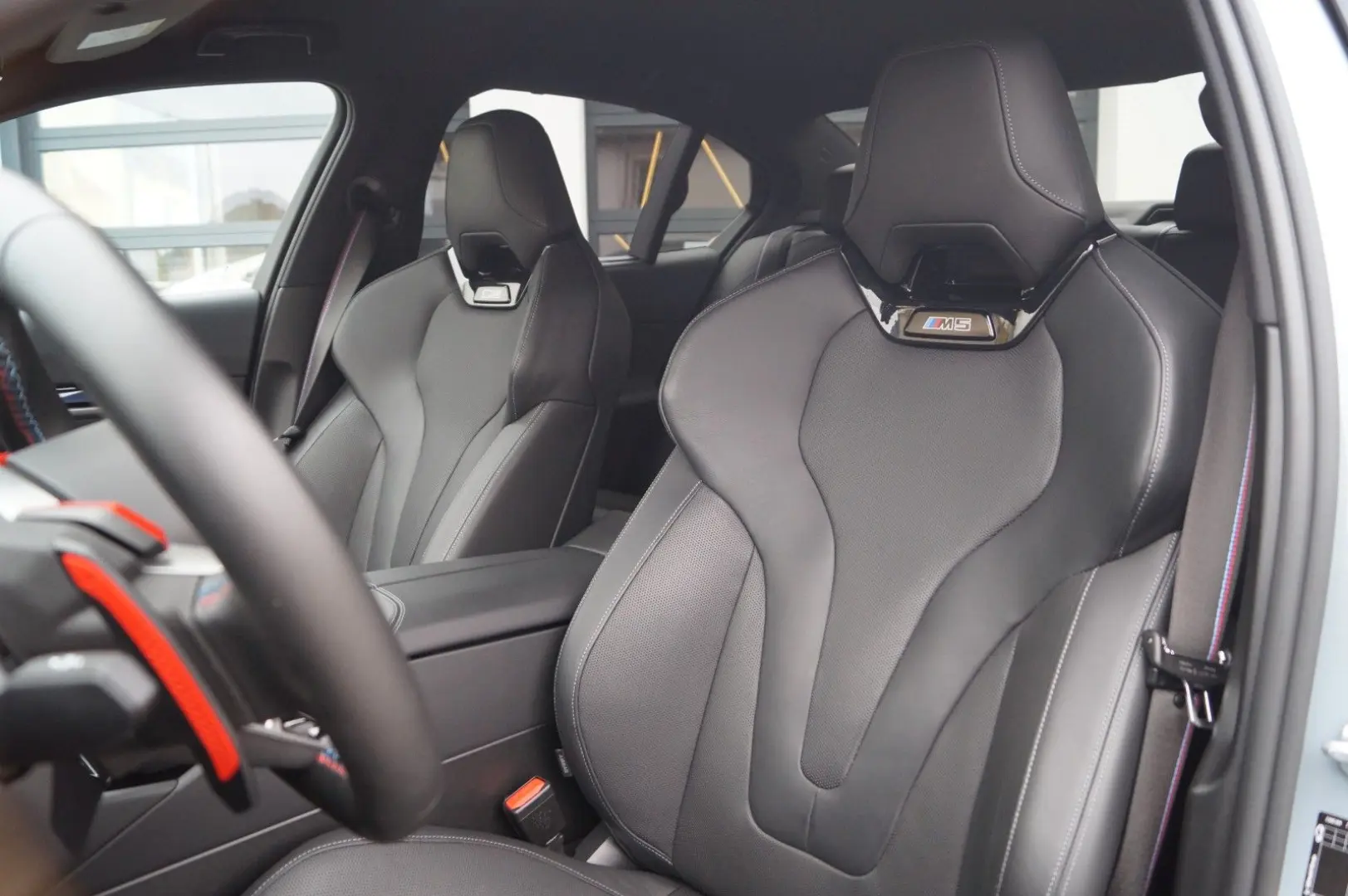 M5 Limousine ComPak DrivAssProf ParkAssProf 21