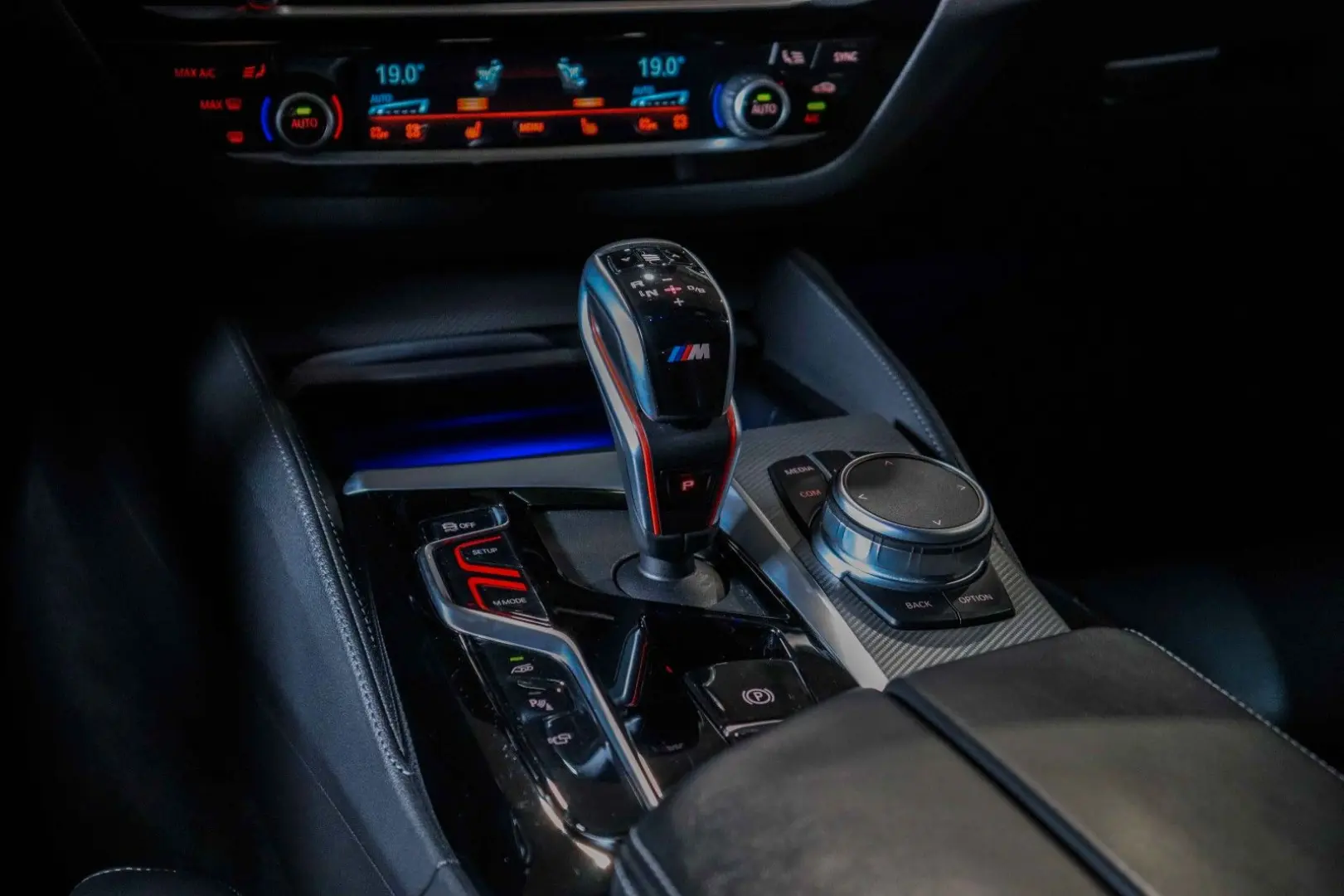 M5 MSITZE*CARBON*B&W*360°*LASER*AHK*MSPORTAGA