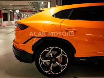 Urus S  Arancio Borealis  1. Hand 666 PS