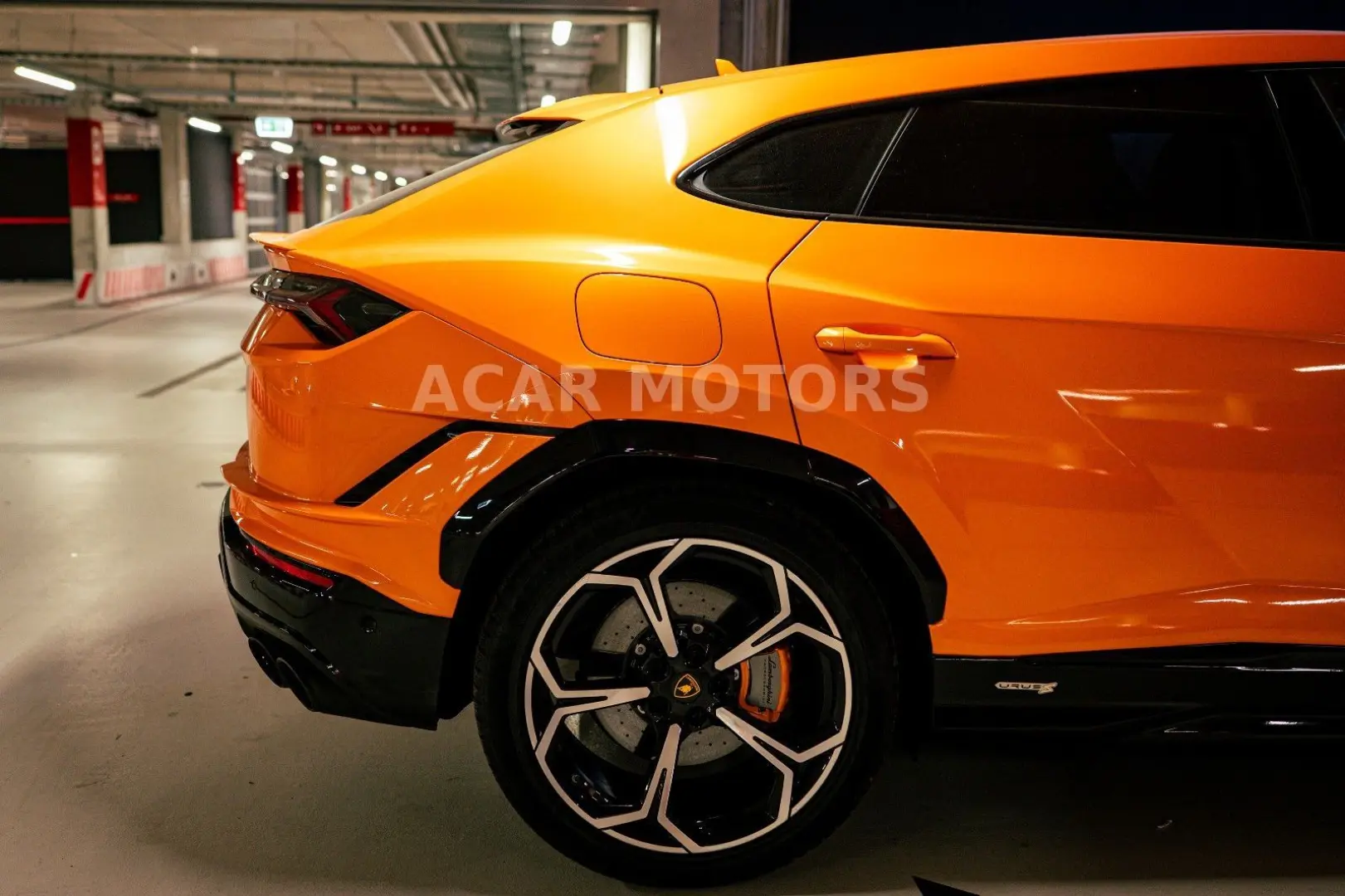 Urus S  Arancio Borealis  1. Hand 666 PS