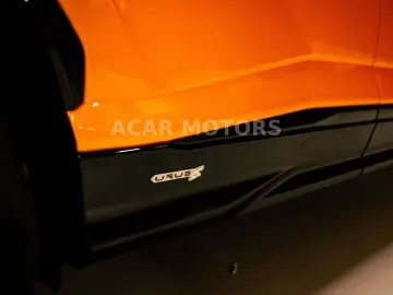 Urus S  Arancio Borealis  1. Hand 666 PS