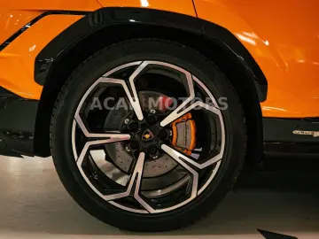 Urus S  Arancio Borealis  1. Hand 666 PS