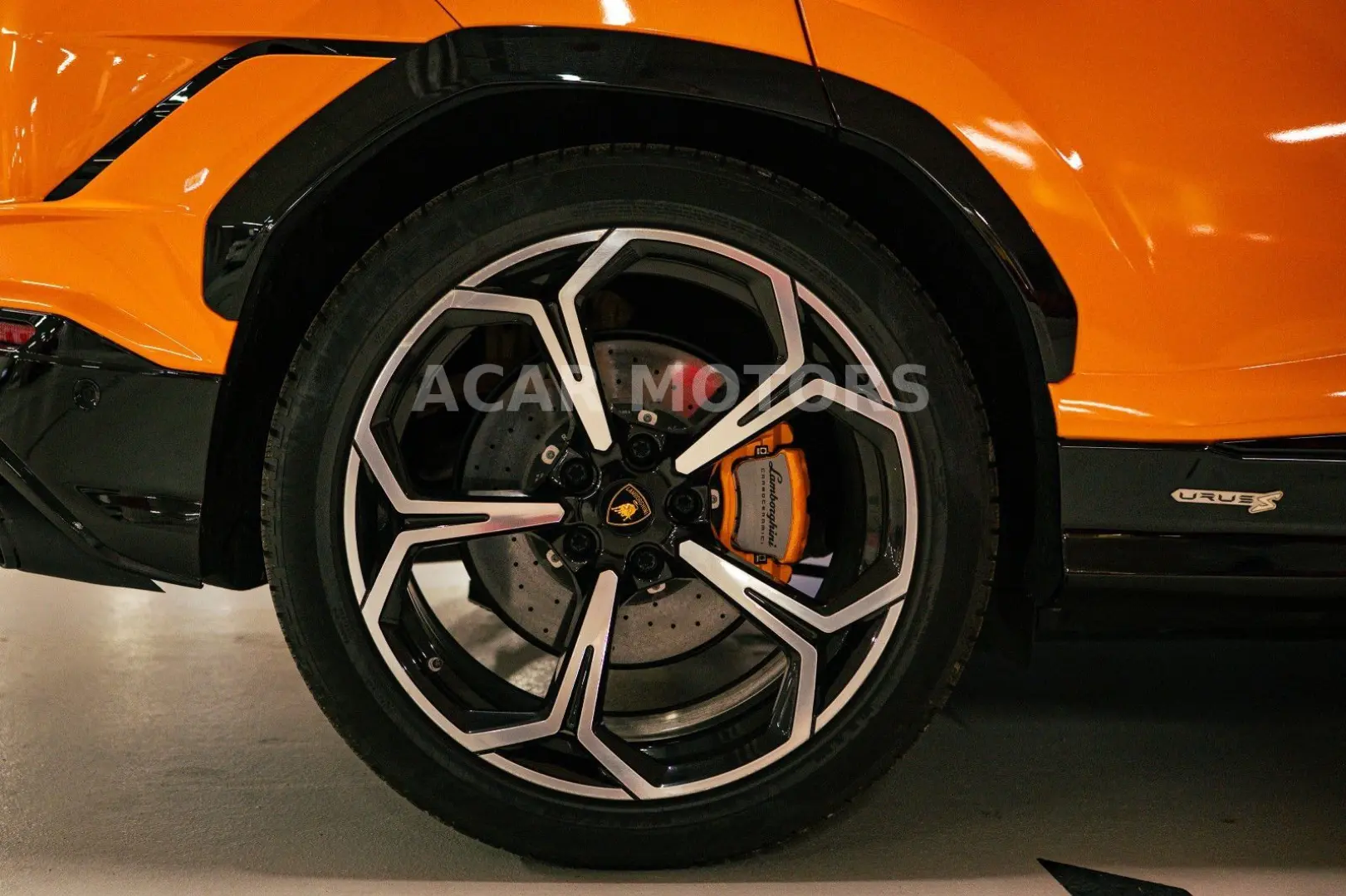 Urus S  Arancio Borealis  1. Hand 666 PS