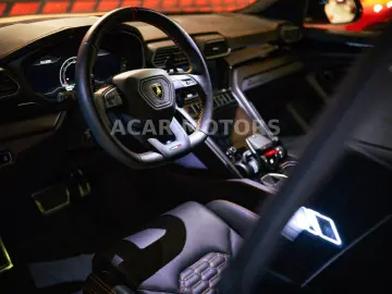 Urus S  Arancio Borealis  1. Hand 666 PS