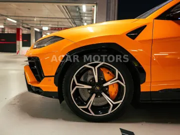 Urus S  Arancio Borealis  1. Hand 666 PS