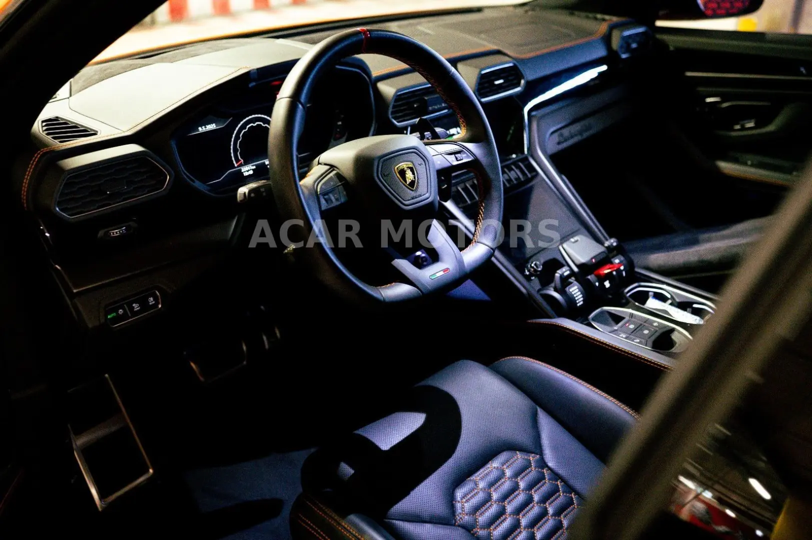 Urus S  Arancio Borealis  1. Hand 666 PS