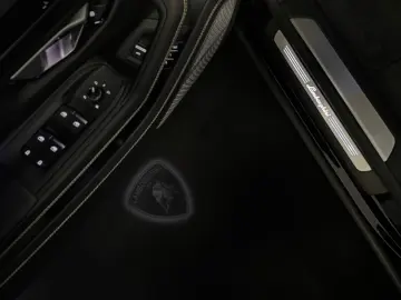 Urus S*StylePack*3D-B&O*360*AIR*23ZOLL*PANO*SOFT