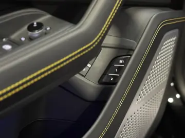 Urus S*StylePack*3D-B&O*360*AIR*23ZOLL*PANO*SOFT