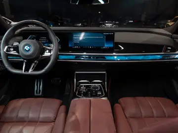 750e xDrive M SPORTS PRO SKYLOUNGE BOWERS