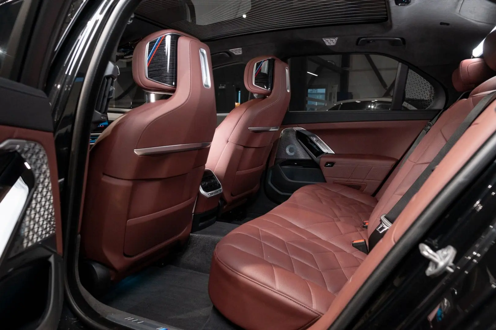 750e xDrive M SPORTS PRO SKYLOUNGE BOWERS