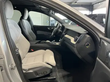 Volvo XC60 T6 Plus Bright Recharge AWD