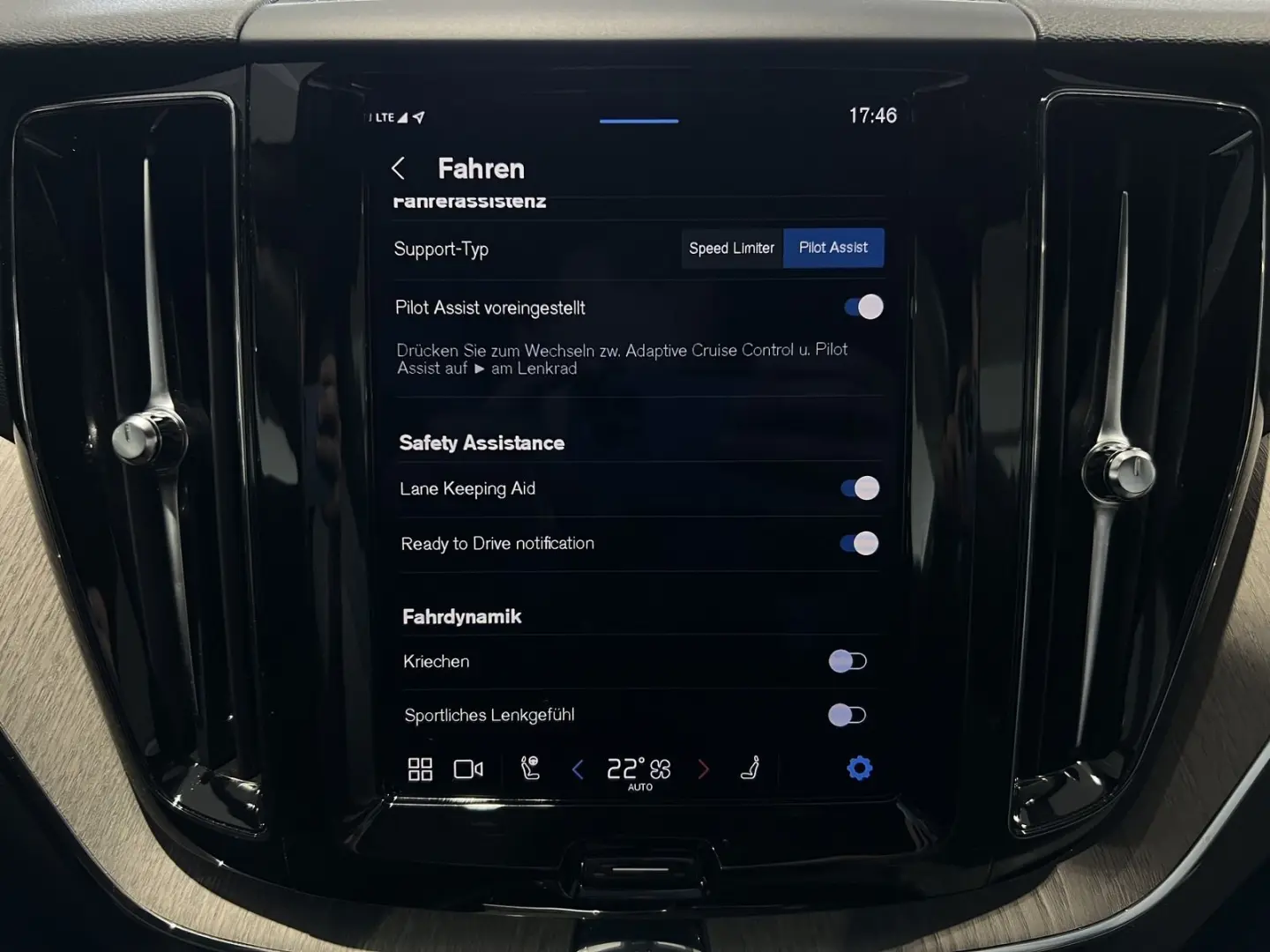 Volvo XC60 T6 Plus Bright Recharge AWD