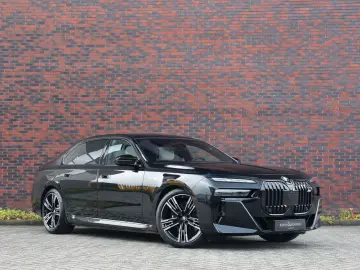 M760e xDrive   Sky - Drive Pro - Lounge