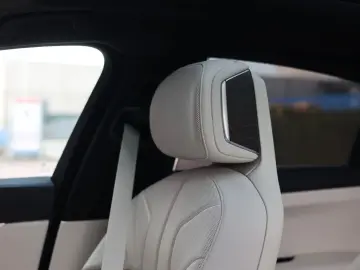 M760e xDrive   Sky - Drive Pro - Lounge