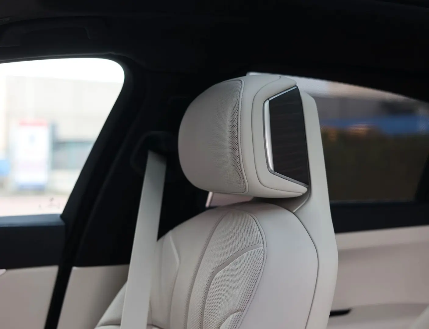 M760e xDrive   Sky - Drive Pro - Lounge