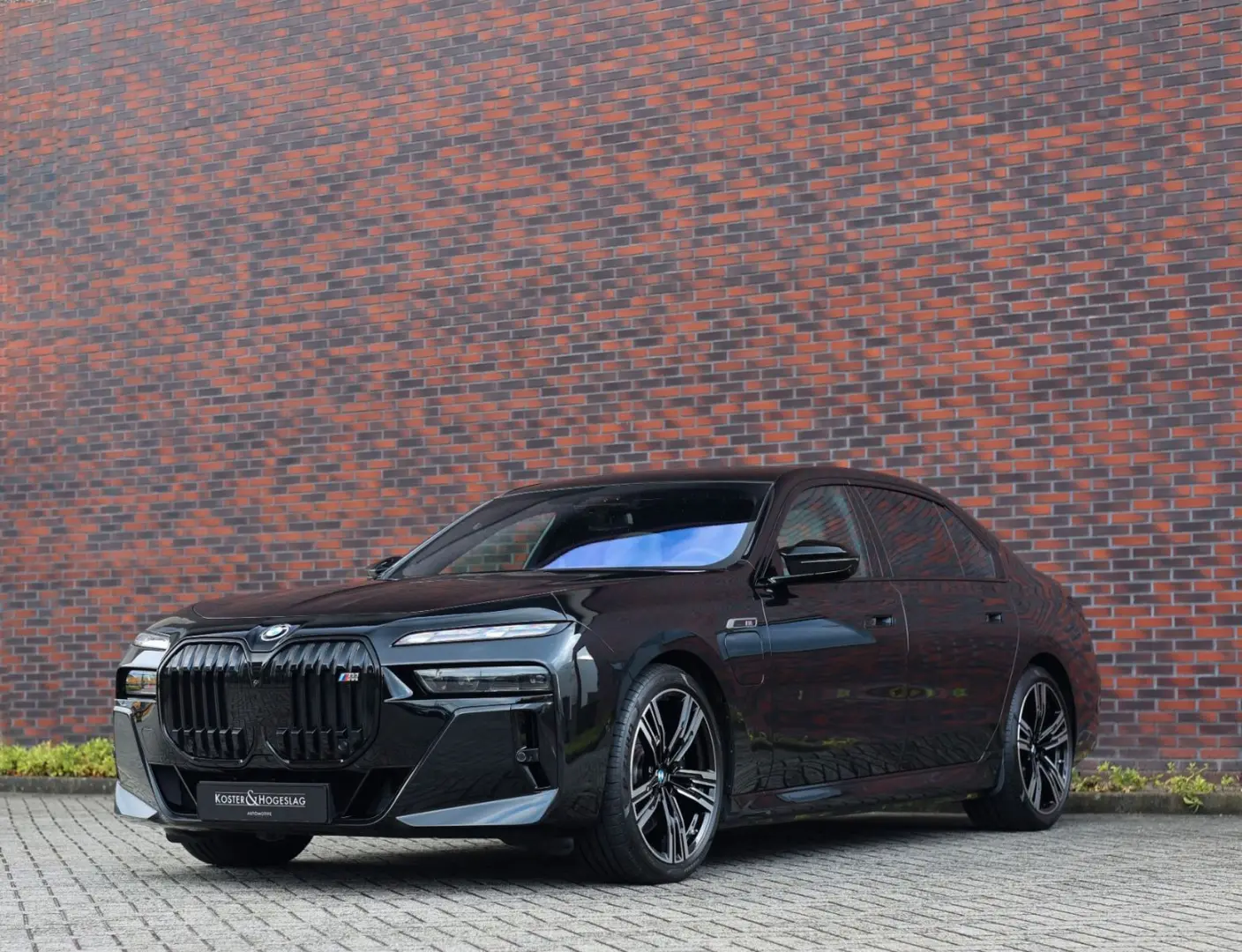 M760e xDrive   Sky - Drive Pro - Lounge