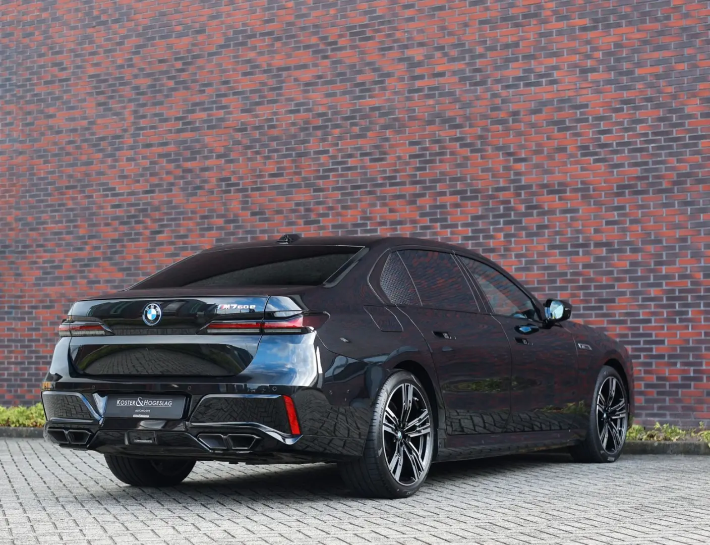 M760e xDrive   Sky - Drive Pro - Lounge