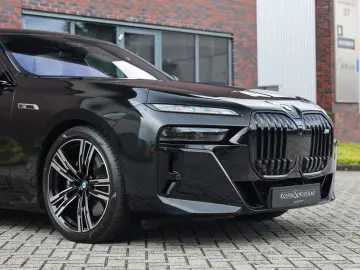 M760e xDrive   Sky - Drive Pro - Lounge