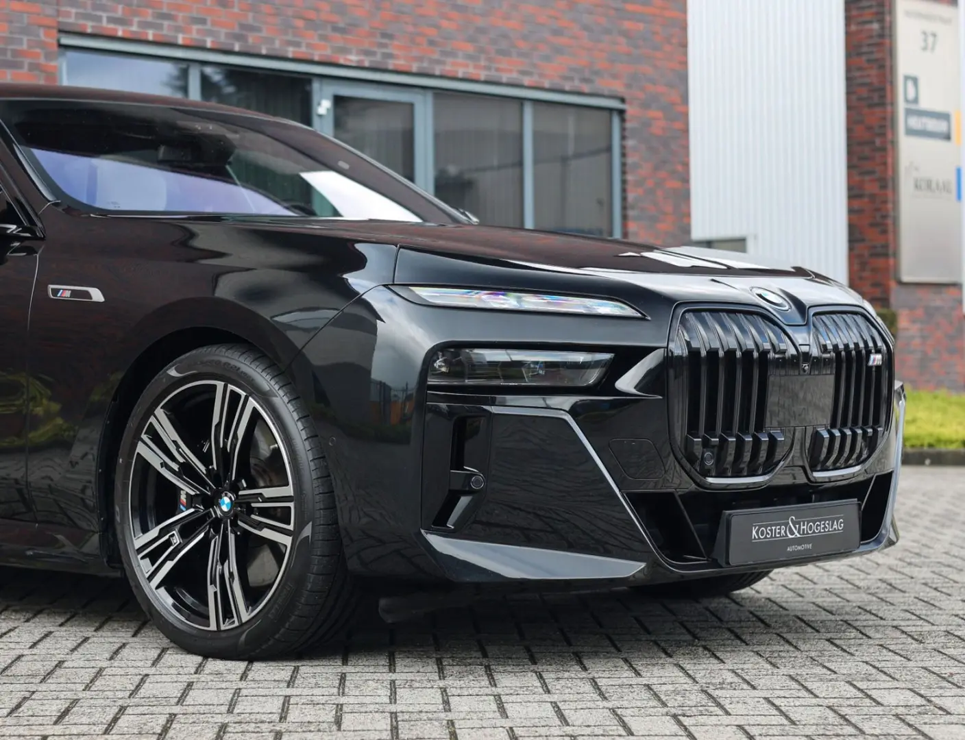 M760e xDrive   Sky - Drive Pro - Lounge